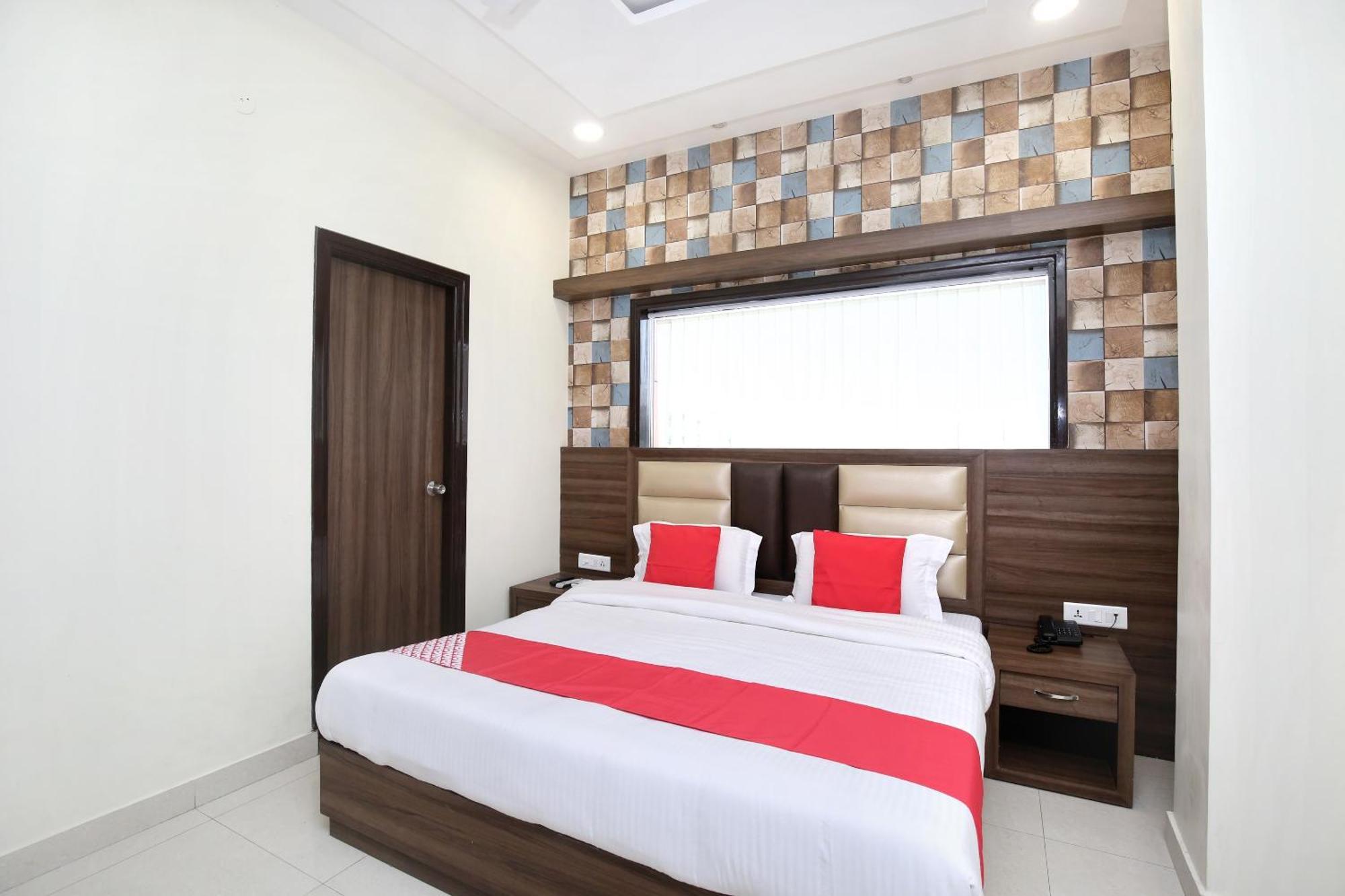Oyo 17307 Hotel Kings Amritsar Exterior photo