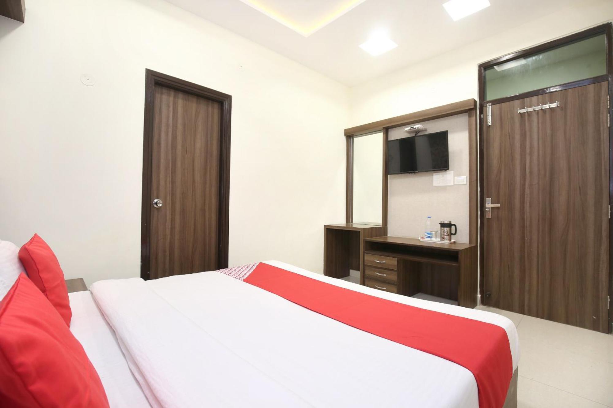 Oyo 17307 Hotel Kings Amritsar Exterior photo